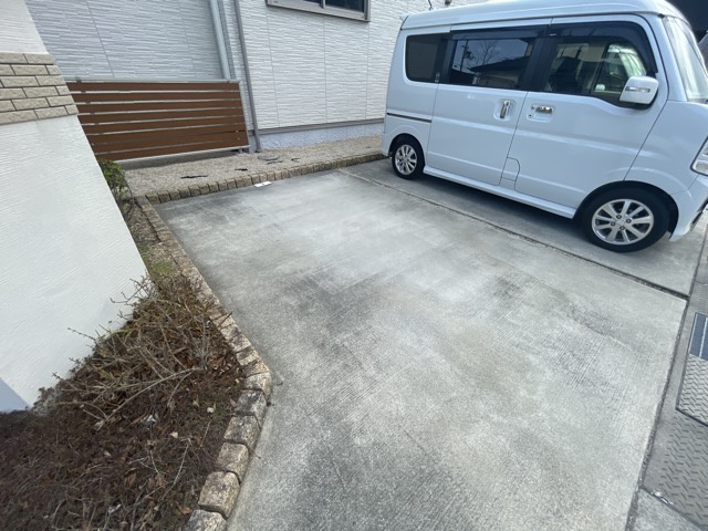 プレジールの駐車場