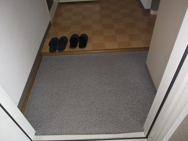 アダムフィツラーA棟の玄関