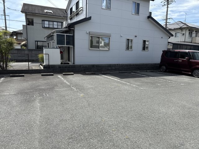 フレグランス静香の駐車場