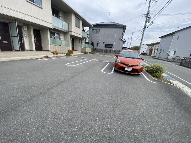 シャーメゾン東南の駐車場
