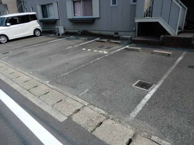 ハイツ美津野の駐車場