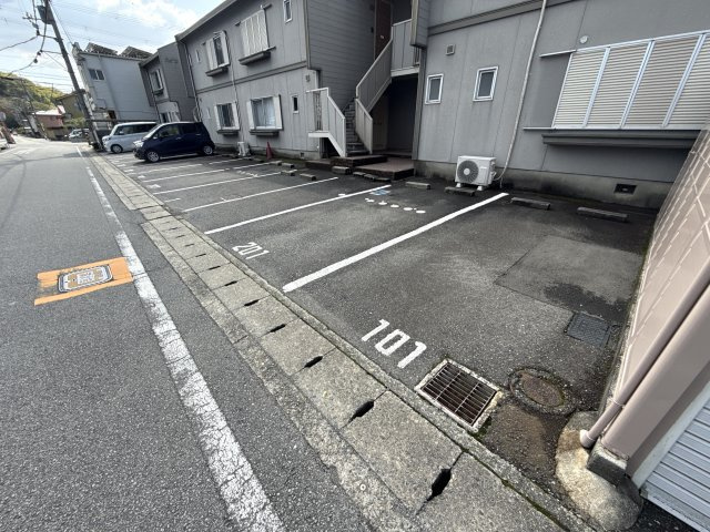 ハイツ美津野の駐車場