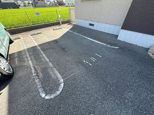 ファミール桜Ｃ棟の駐車場