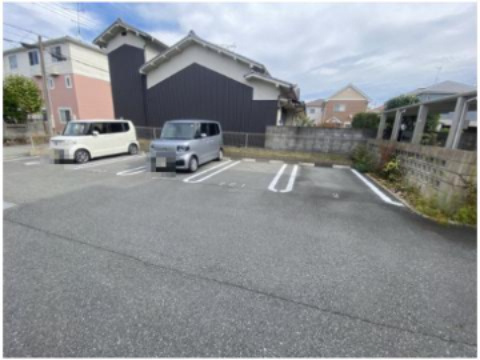 メゾン・フローラⅡの駐車場