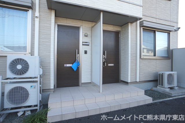 熊本市南区御幸笛田２丁目のアパートのエントランス