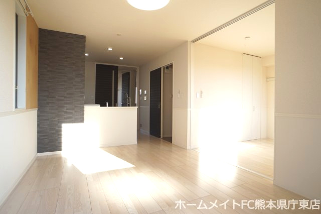 熊本市南区御幸笛田２丁目のアパートの居間・リビング