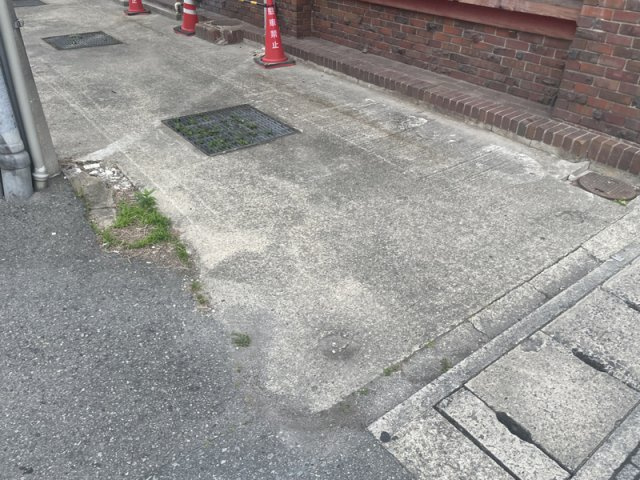 クリスタル小姓町の駐車場
