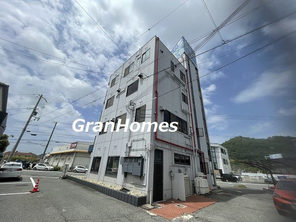 三住ビルの外観