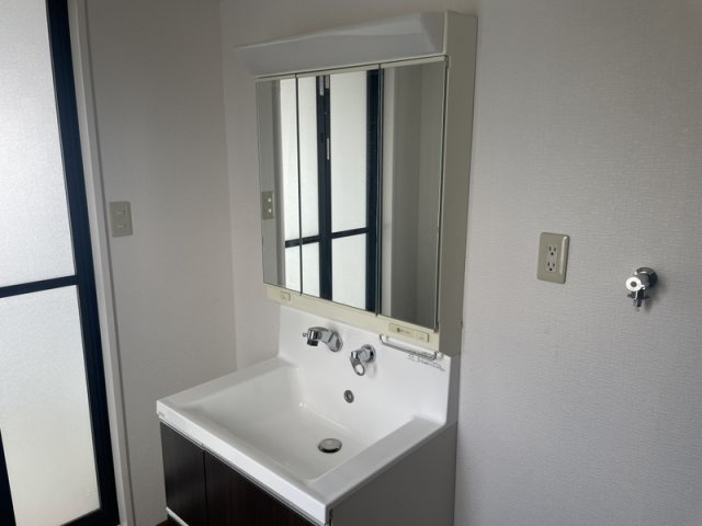 三住ビルの洗面所