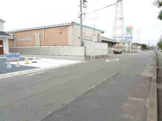 【前面道路含む現地写真】