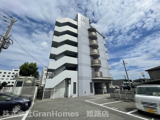 ウイングス神姫の外観