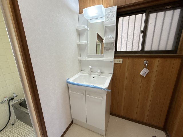 西河野貸家の洗面所