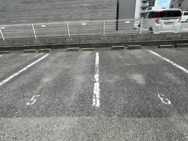 メゾン・ド・アルシュの駐車場