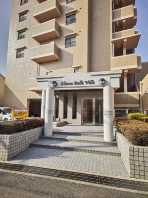 【エントランス】 | ブランカベルヴィル | 落ち着いたエントランスです