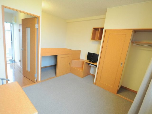 レオパレスルミエールの居間・リビング