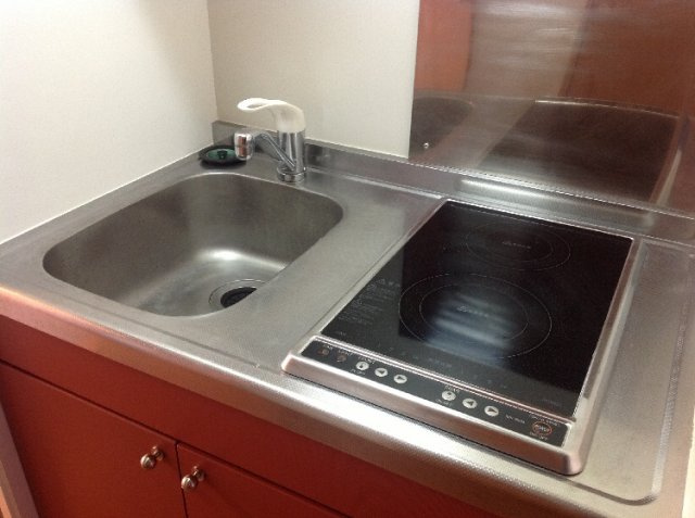 レオパレスルミエールのキッチン|電気コンロ　２口