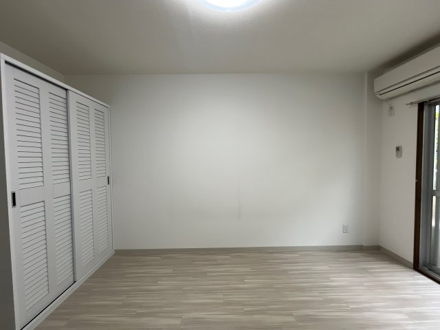 雅ガーデンハイツNの洋室