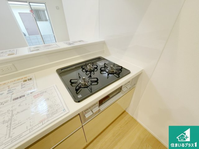 川西市水明台　第１４期の設備|ダブル高火力Ｓｉセンサー付きコンロ！３口あるので、まとめて料理をする時も大活躍！