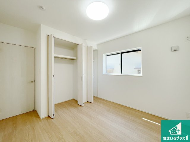 川西市水明台　第１４期の洋室|収納スペースが充実しているので子供の成長に合わせてたくさん収納ができます！家族構成に合わせた様々な活用ができる収納！