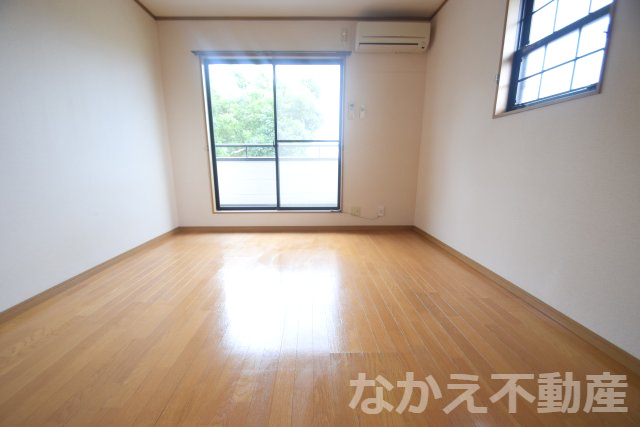 【寝室】 | 広くて明るい寝室