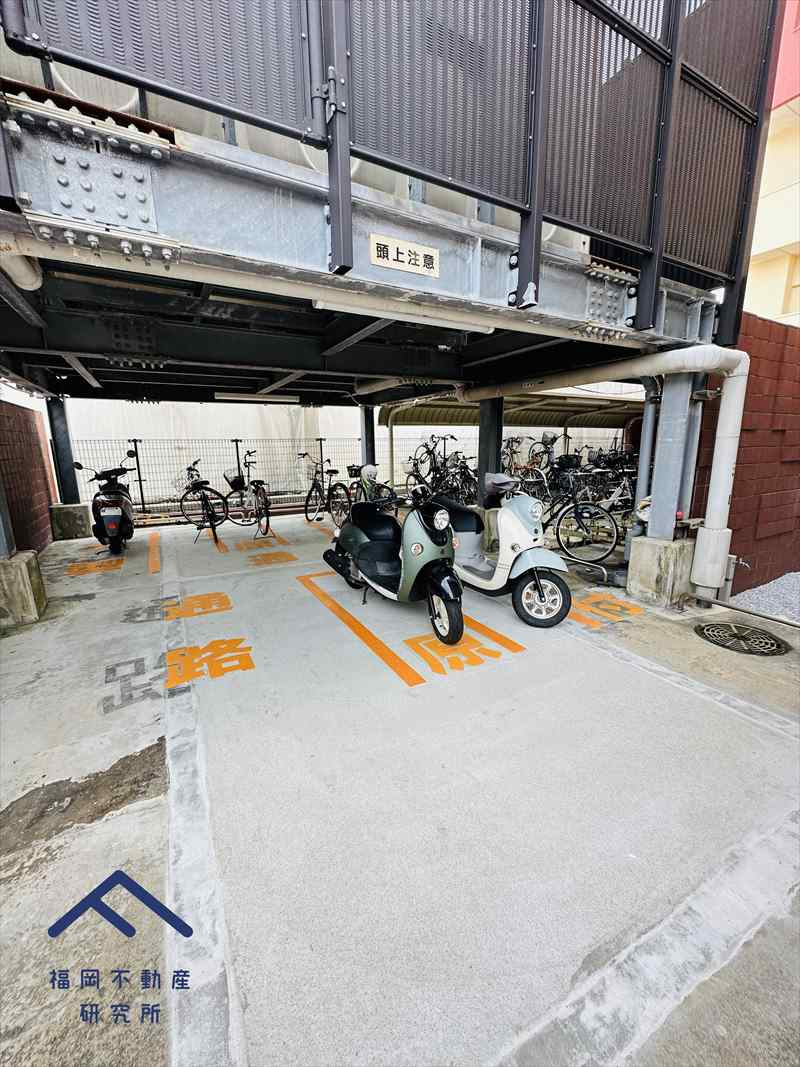 ルネッサンス21古賀の駐車場