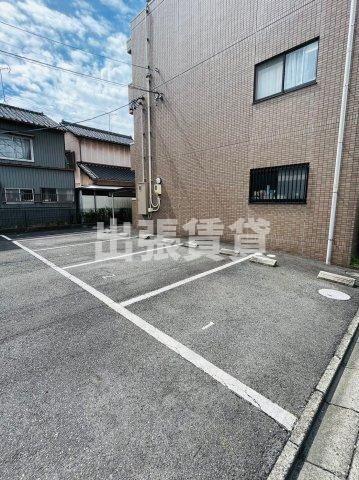 仲介手数料0円レージュ名西の駐車場