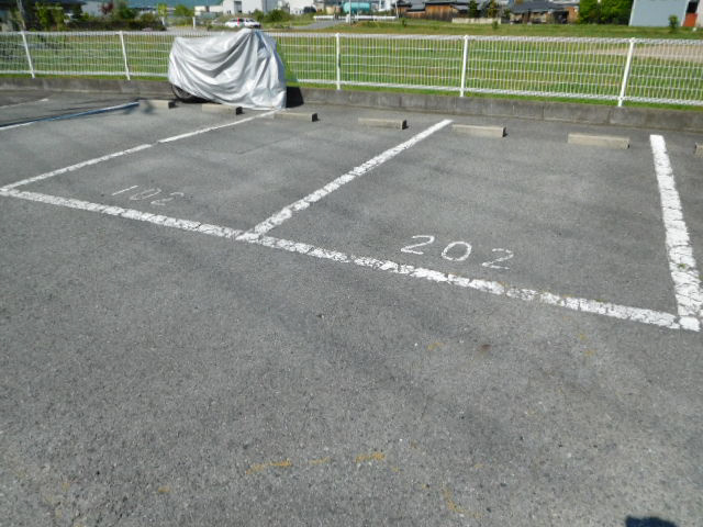 ディアスタツノの駐車場