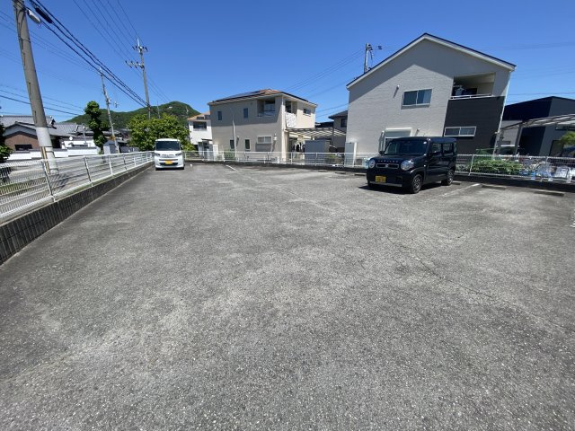 ディアスタツノの駐車場