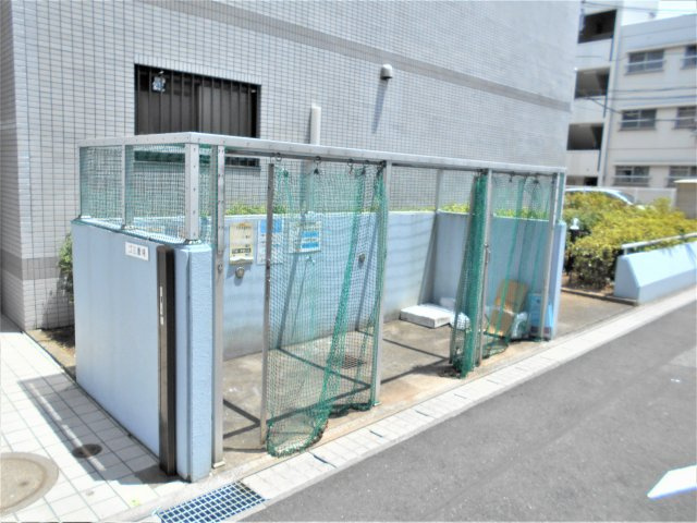 アドリーム幕張本郷吉野のその他共用部分|敷地内ゴミ置き場です