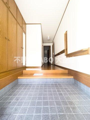 福山ハイツの玄関