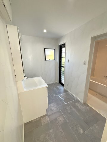 西池町　新築戸建ての洗面所