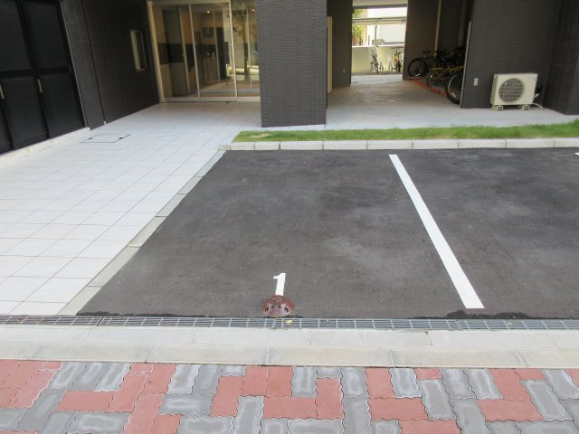 エスリード上前津テルツェ｜名古屋市の賃貸ならMy賃貸の駐車場|エスリード上前津テルツェ
※反転タイプ