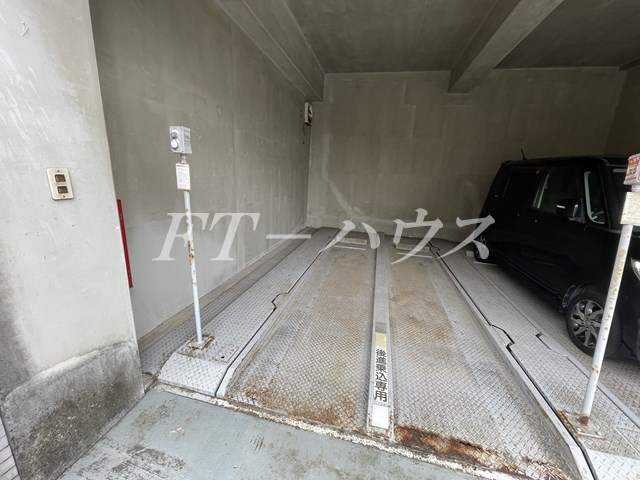 ハウス幕張の駐車場