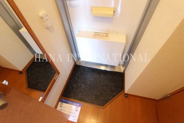 レオパレス南逆井の玄関