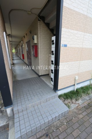 レオパレス南逆井のエントランス