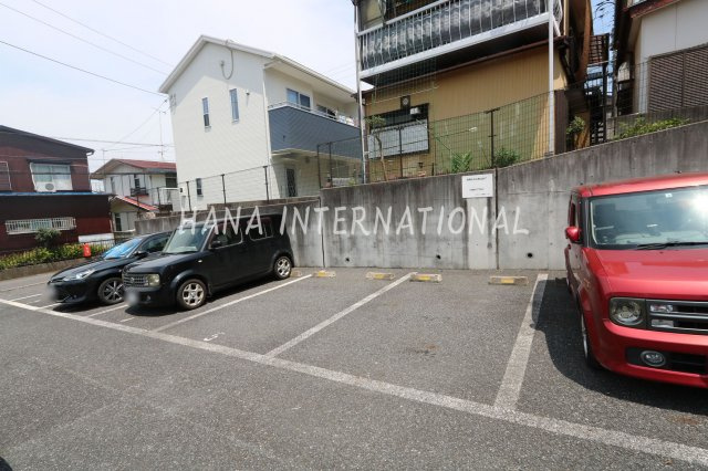 レオパレス南逆井の駐車場