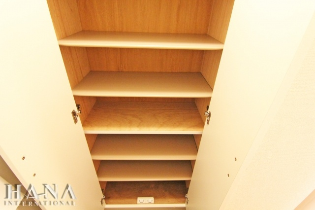 レオパレスプレミール中浦和Ⅰの収納