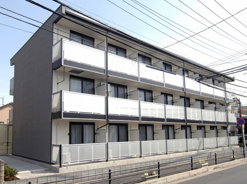 レオパレスプレミール中浦和Ⅰの外観