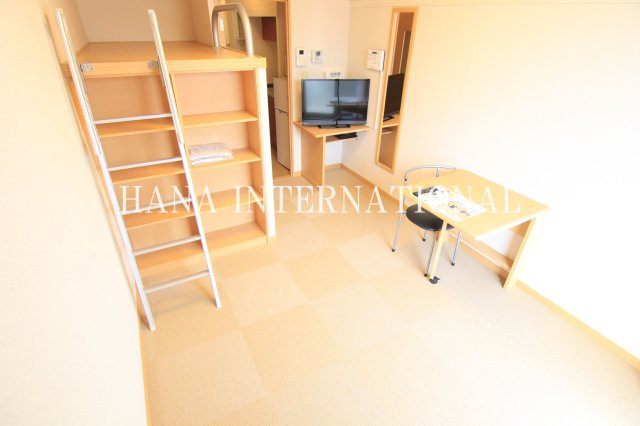 レオパレスプレミール中浦和Ⅰの居間・リビング