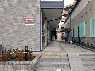 レオパレスパタータⅡのエントランス