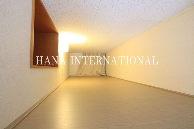 レオパレスドエル・コマ・西浦和の洋室