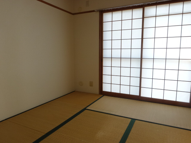 西新在家マンションの居間・リビング