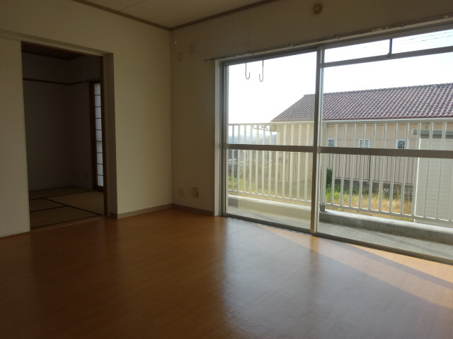 西新在家マンションの居間・リビング