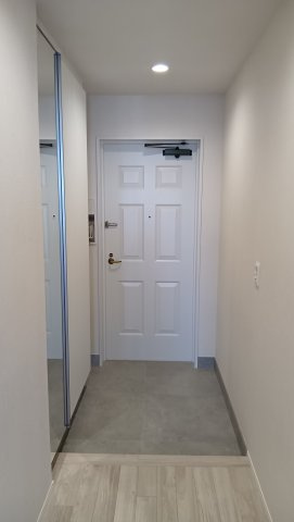 西戸山タワーホウムズセントラルタワーの玄関|収納もある玄関です