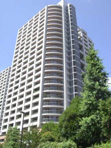 西戸山タワーホウムズセントラルタワーの外観|きれいな外観です