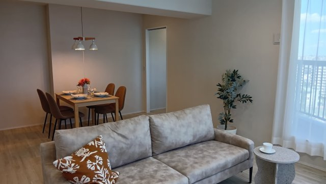 西戸山タワーホウムズセントラルタワーの居間・リビング|おしゃれな居間です