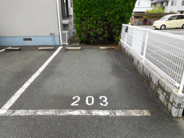 レジデンス赤坂の駐車場