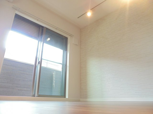 ベルメント本八幡の洋室