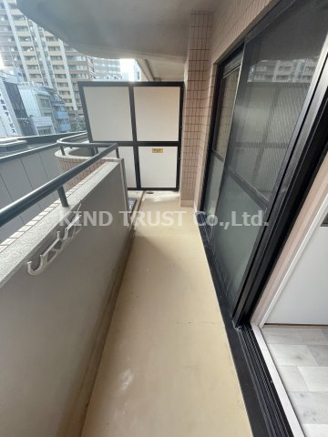 中の島ウイングのバルコニー|外からの目が気にならないバルコニーで洗濯物が干せます