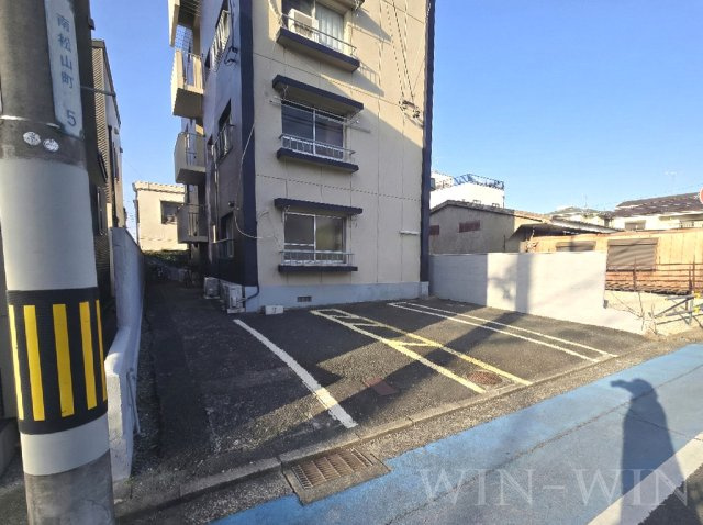 コーポ松山の駐車場
